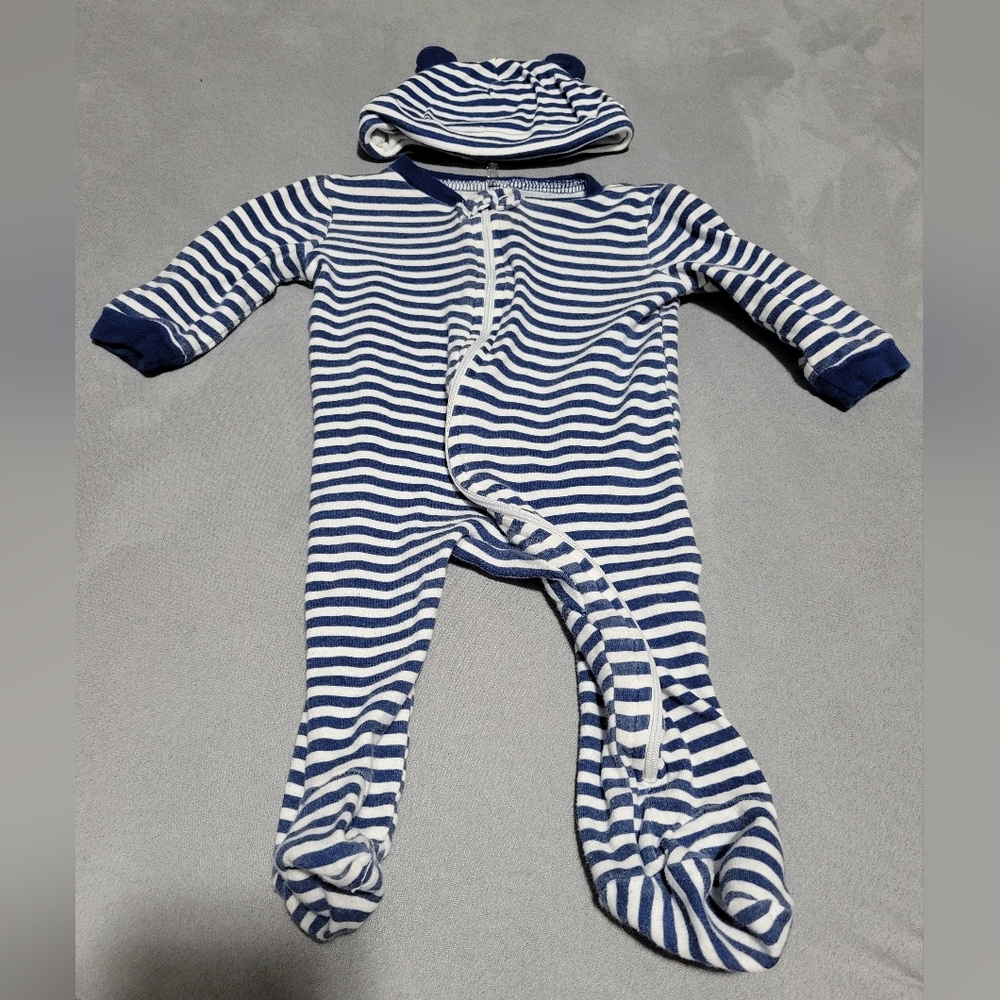 Footed Onesie w/ Matching Hat size 0-3 months
